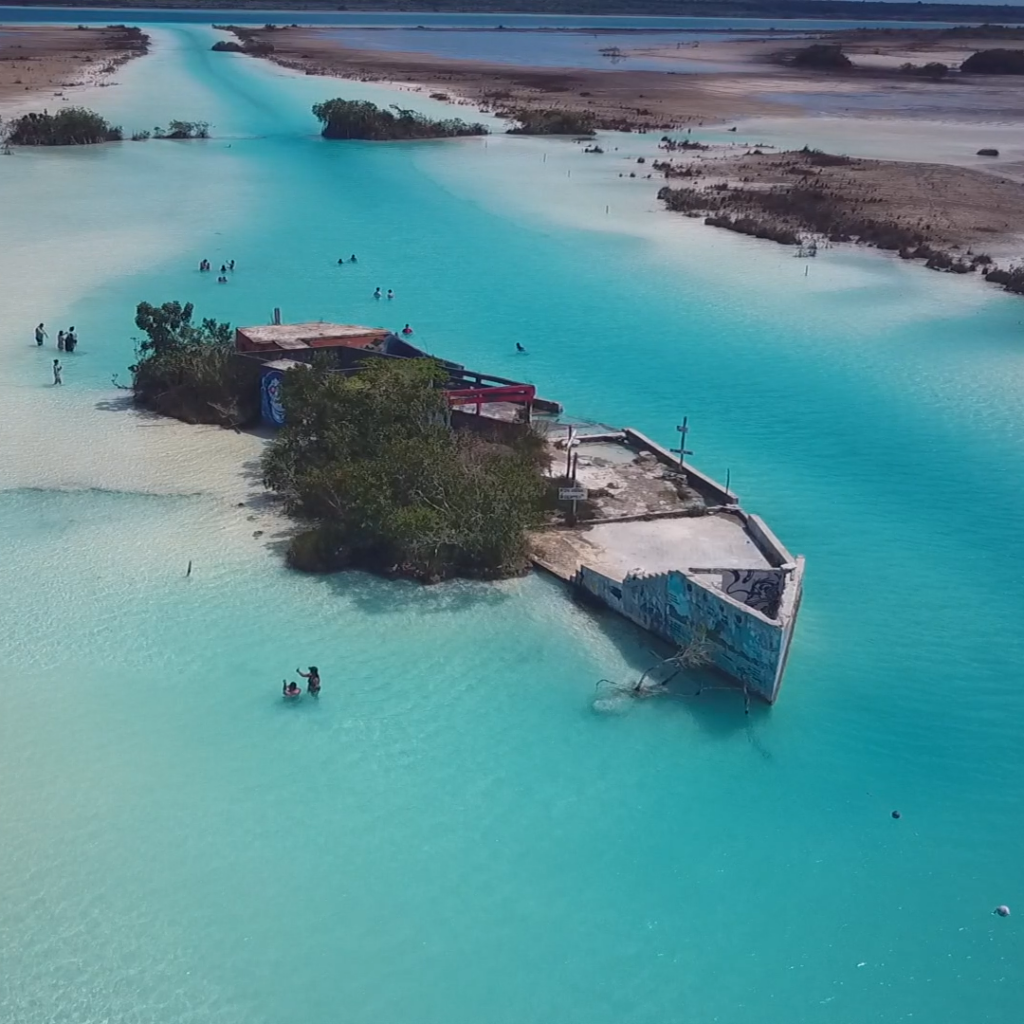 People swimming and relaxing in the Bacalar Lagoon infront of the famous Pirate's Channel.